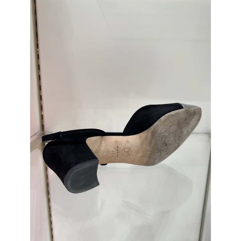 Chanel Chanel Interlocking CC Logo Suede Slingbacks - Size 41 Pre-owned Black Suede Good condition - Box View