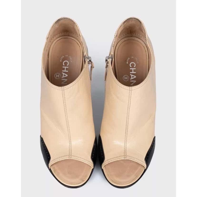 Chanel Chanel Beige Leather Open-Toe Ankle Booties - Size 40.5 pre-owned Beige Leather Good condition - Back View