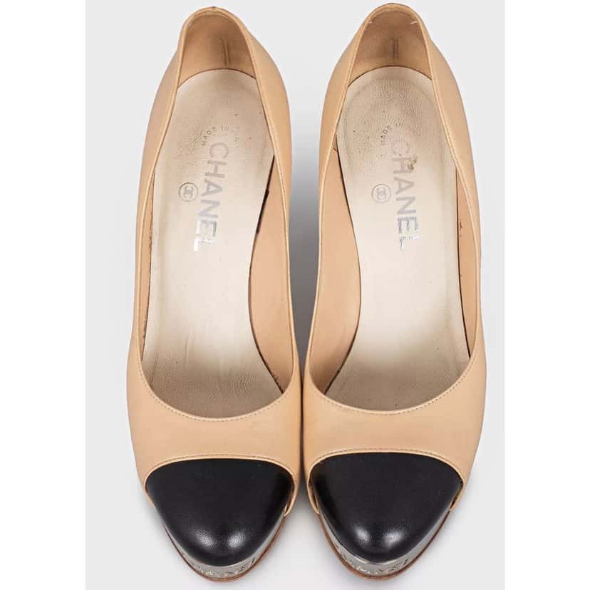 Chanel Chanel Beige Leather Block Heel Pumps - Size 39.5 Pre-owned Beige Leather Good condition - Back View