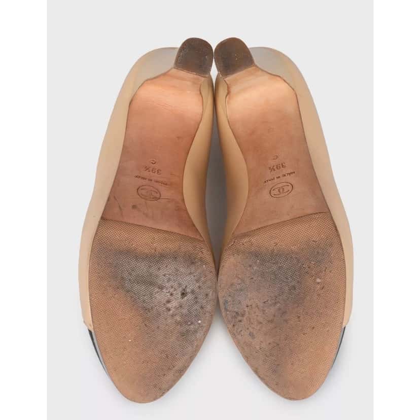 Chanel Chanel Beige Leather Block Heel Pumps - Size 39.5 Pre-owned Beige Leather Good condition - Model View
