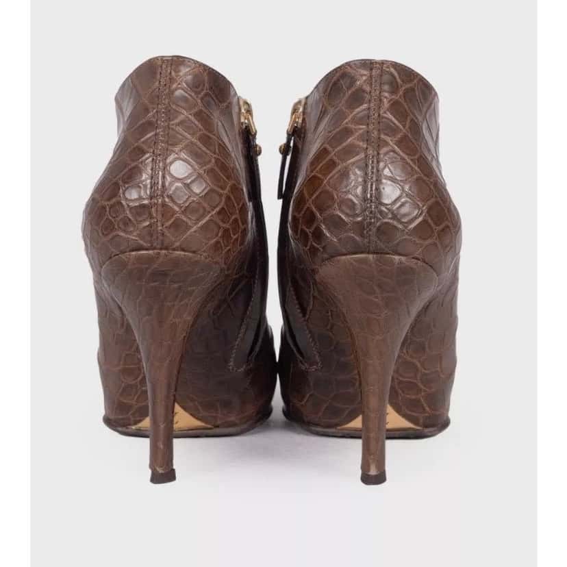 Louis Vuitton Louis Vuitton Brown Embossed Leather Ankle Boots Sz 40 Pre-owned Brown Leather Good condition - Model View