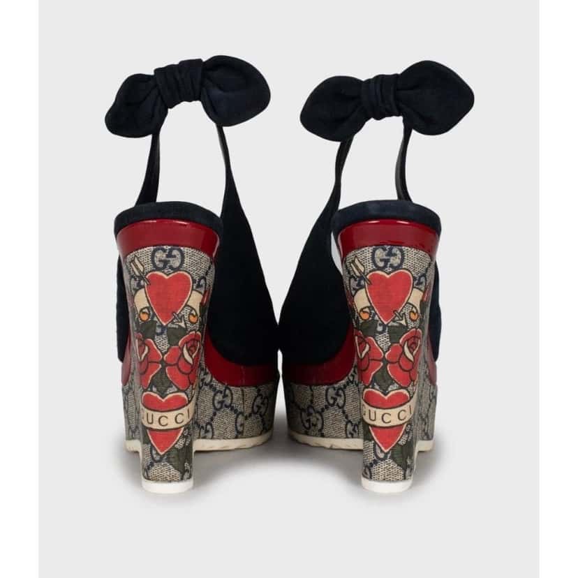 Gucci Gucci Blue Suede Wedge Sandals  Size 36 Pre-owned Blue Suede Good condition - Model View