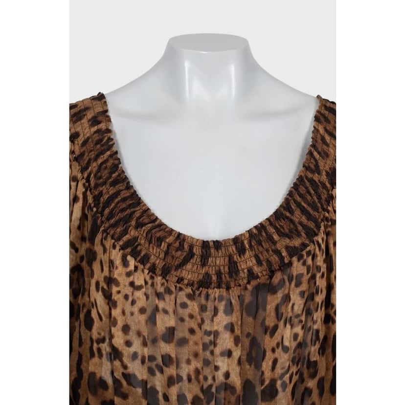 Dolce & Gabbana NWOT Dolce & Gabbana Animal Print Silk Blouse - Size 40/S Pre-owned Brown Silk Never worn - Model View