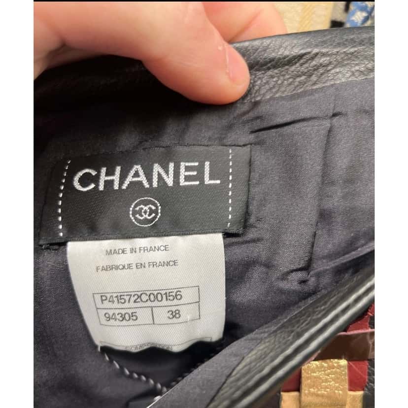 Chanel Chanel Black Sheepskin Leather Skirt - Size FR38 / M  Pre-owned Black Leather Good condition - Model View