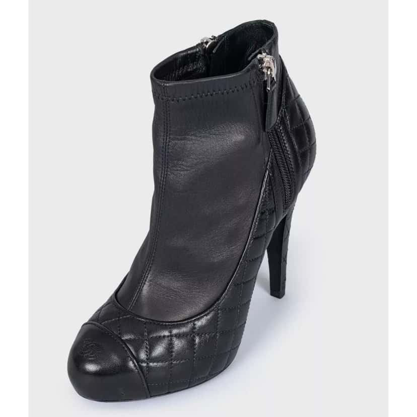 Chanel Chanel Quilted Leather Ankle Boots - Size 36 Pre-owned Black Leather Good condition - Inside View