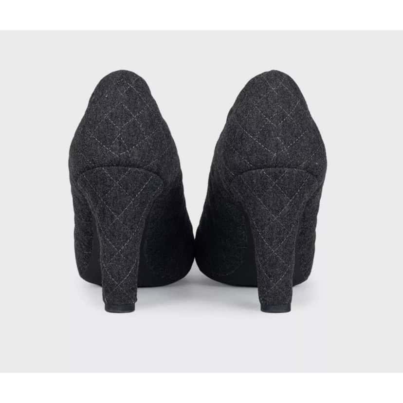 Chanel Chanel Gray Textile Rose Pumps  Sz 38 pre-owned Grey Leather Good condition - Model View