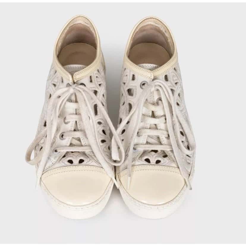 Chanel Chanel White Perforated Logo Low-Top Sneakers Sz. 35.5 pre-owned White Leather Good condition - Back View