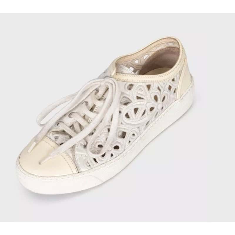 Chanel Chanel White Perforated Logo Low-Top Sneakers Sz. 35.5 pre-owned White Leather Good condition - Inside View