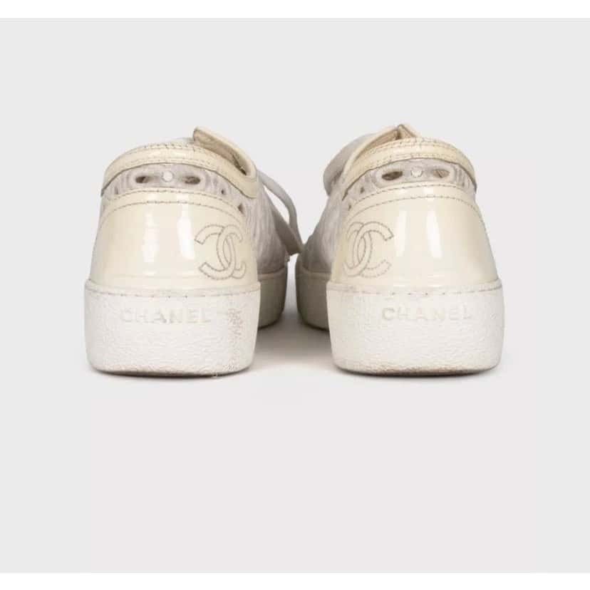 Chanel Chanel White Perforated Logo Low-Top Sneakers Sz. 35.5 pre-owned White Leather Good condition - Model View