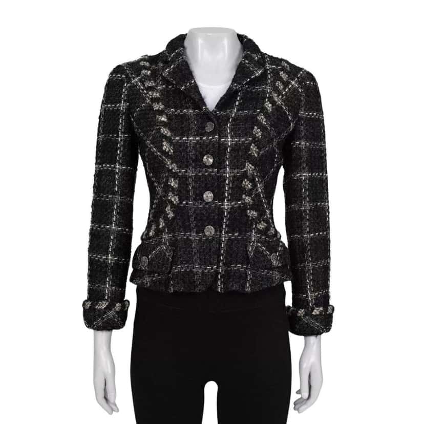 Chanel Chanel Vintage Black Tweed Fitted Jacket, Sz 38/M Pre-owned Black Tweed Good condition - Front View