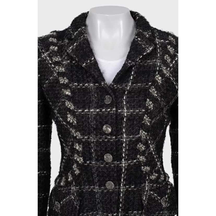 Chanel Chanel Vintage Black Tweed Fitted Jacket, Sz 38/M Pre-owned Black Tweed Good condition - Model View