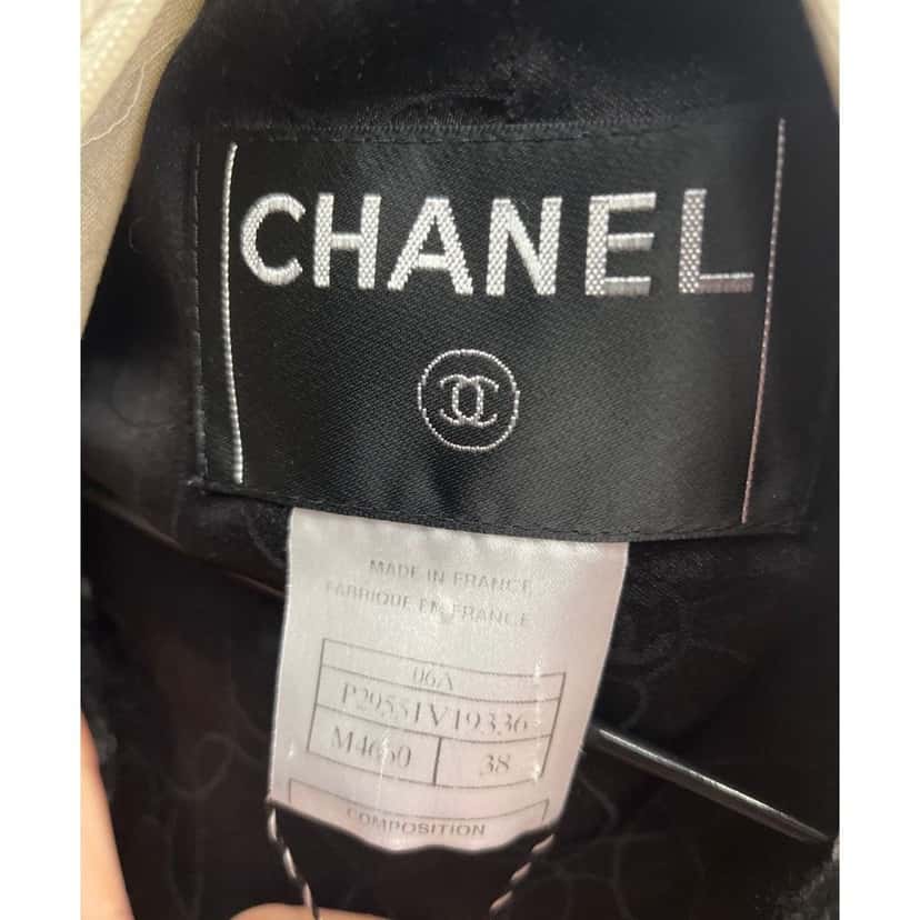 Chanel Chanel Vintage Black Tweed Fitted Jacket, Sz 38/M Pre-owned Black Tweed Good condition - Box View