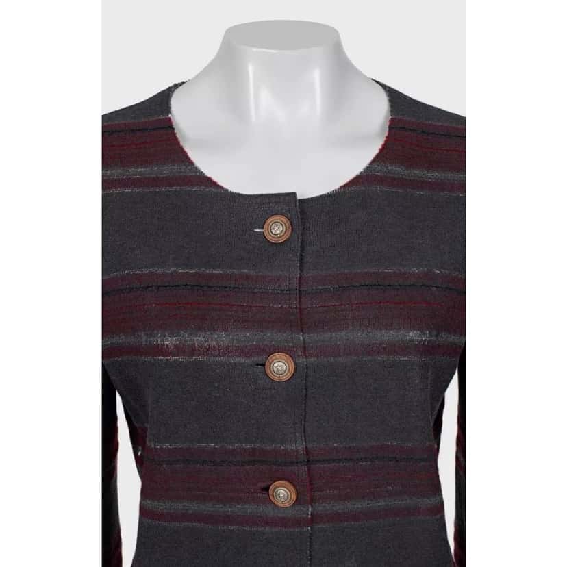 Chanel NWOT Chanel Dallas Cashmere Collarless Jacket - FR46/3XL pre-owned Grey Wool Never worn - Model View