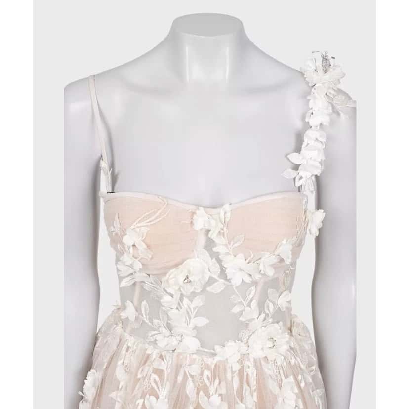 Unsigned Dell'Amore Zemfira Wedding Gown - Size S pre-owned Other Good condition - Model View