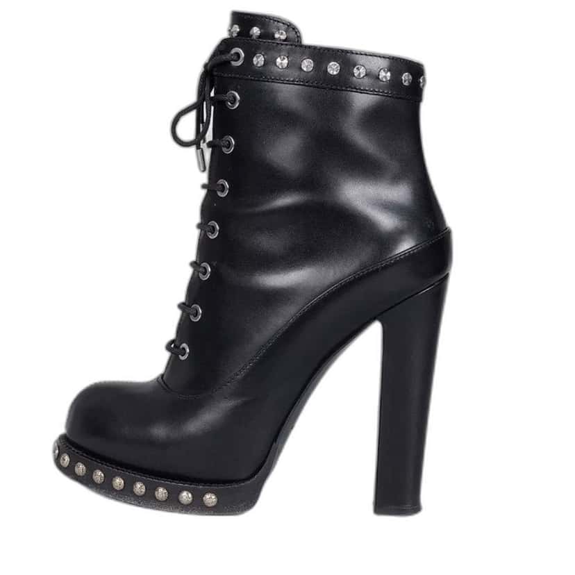 Alexander McQueen Alexander McQueen Black Leather Ankle Boots Sz.39 pre-owned Black Leather Good condition - Front View