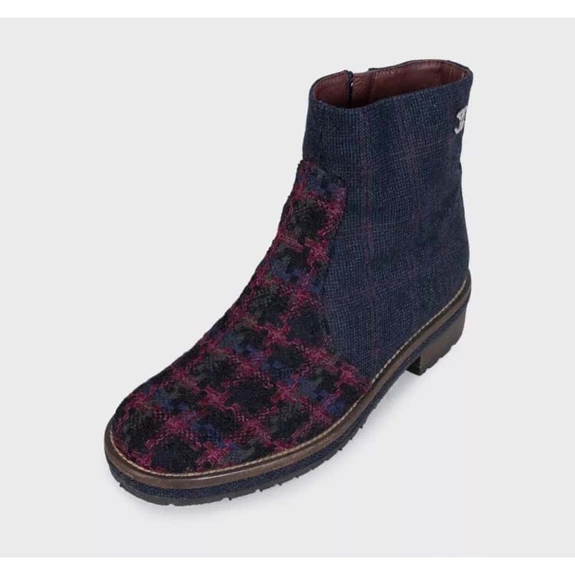 Chanel Chanel Blue Textile Logo Zip Ankle Boots Size 38.5 pre-owned Blue Leather Good condition - Inside View