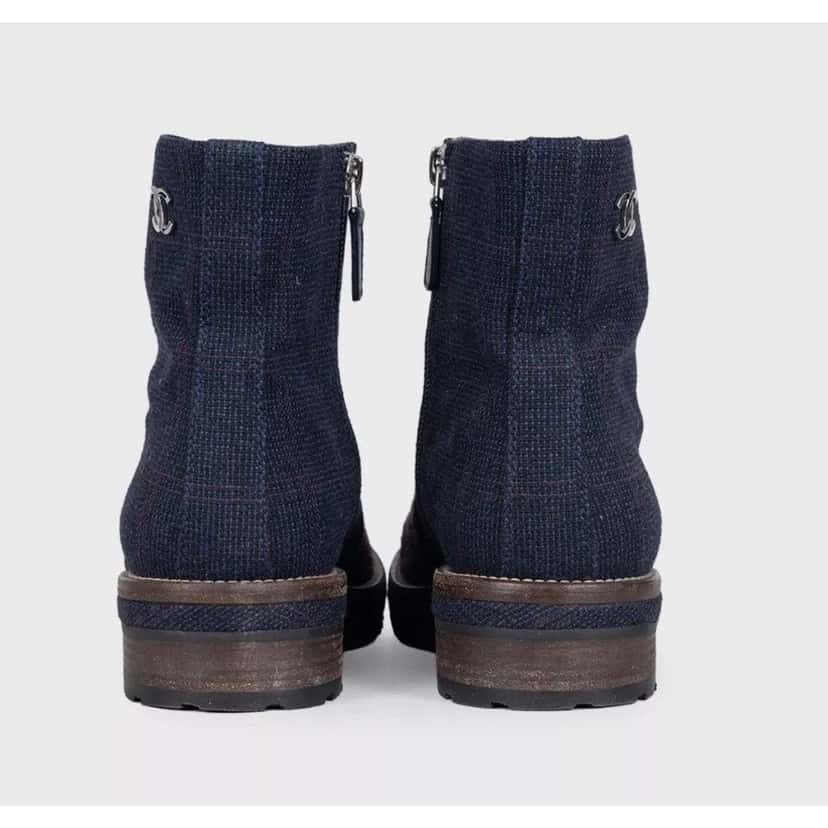 Chanel Chanel Blue Textile Logo Zip Ankle Boots Size 38.5 pre-owned Blue Leather Good condition - Model View