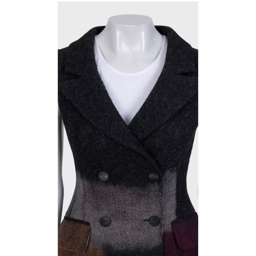 Christian Dior Christian Dior Wool Fitted Vest - Sz/36 Pre-owned Red Wool Good condition - Model View