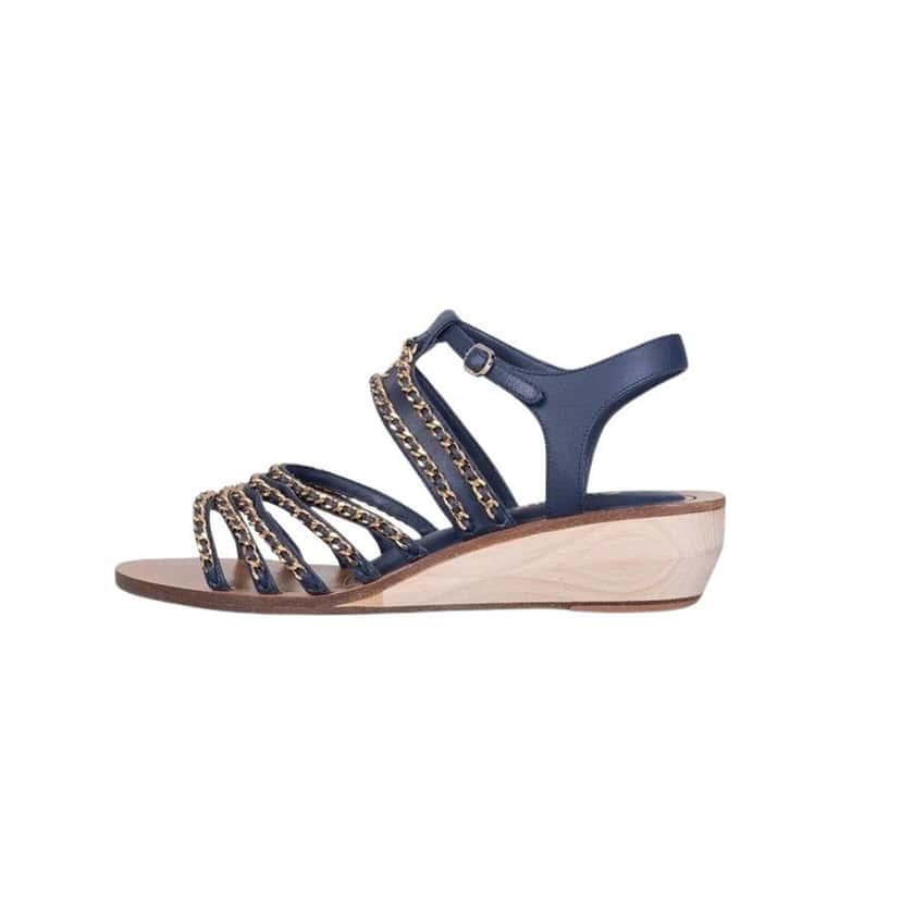 Chanel Chanel Blue Leather Chain Sandals - Size 40 Pre-owned Blue Leather Good condition - Front View