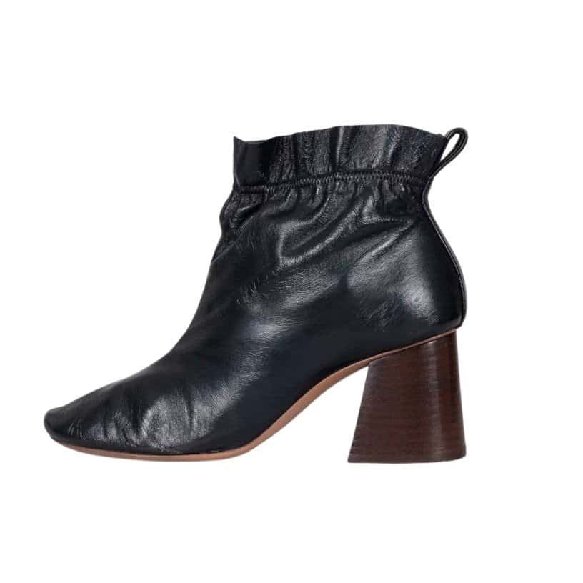 Celine Celine Black Leather Ankle Boots - EU 39 Pre-owned Black Leather Good condition - Front View