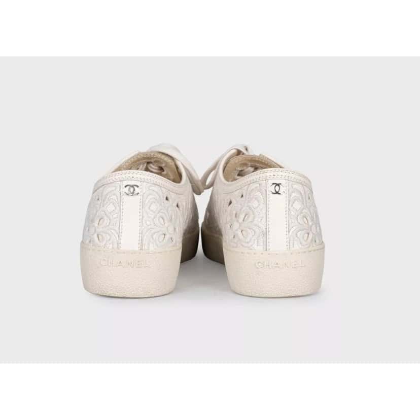 Chanel Chanel White Embroidered Leather Sneakers - Size 39.5 Pre-owned White Leather Good condition - Model View