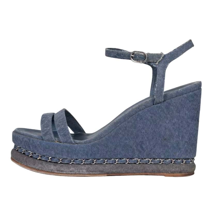 Chanel Chanel Blue Denim Wedge Sandals, Size 39.5 pre-owned Blue Denim Good condition - Front View