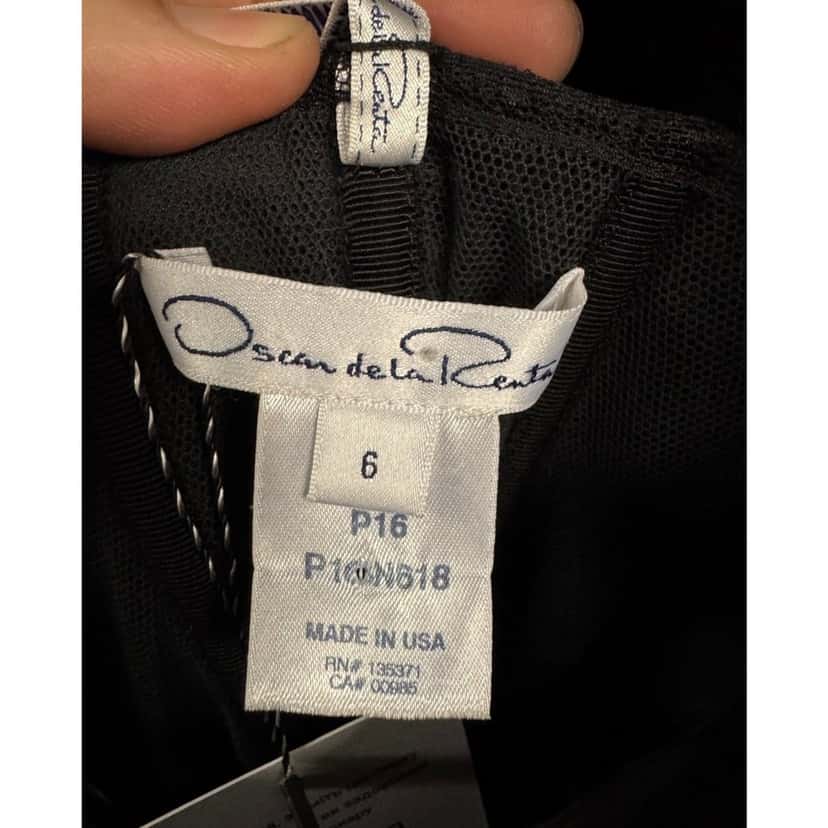 Oscar de la Renta Oscar de la Renta Black Off-Shoulder Dress Sz.US6/M Pre-owned Black Good condition - Box View