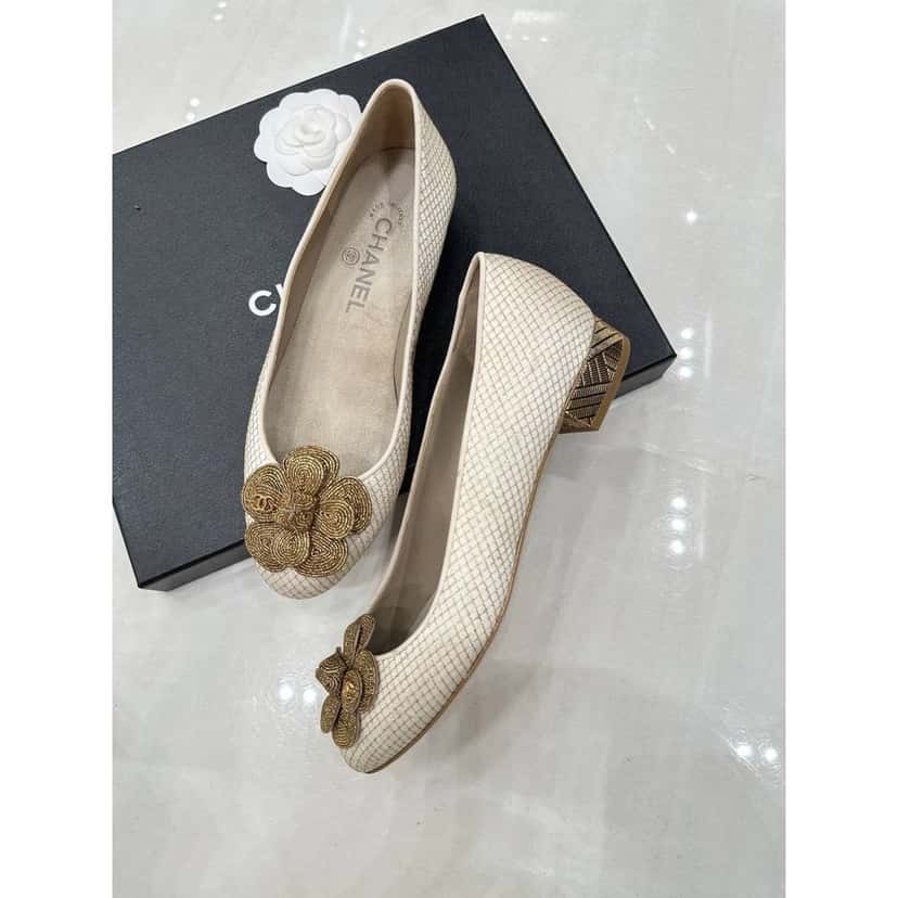 Chanel Chanel Metallic Gold Ballet Flats - Size 38 pre-owned Gold Good condition - Inside View