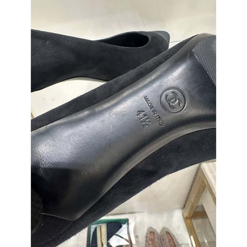 Chanel Chanel Black Suede Textile Pointed Toe Pumps 41 Pre-owned Black Suede Good condition - Model View