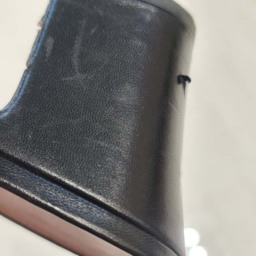 Chanel Chanel Black Leather Cap-Toe Slingback Pumps Sz. 41 Pre-owned Black Leather Good condition - Model View