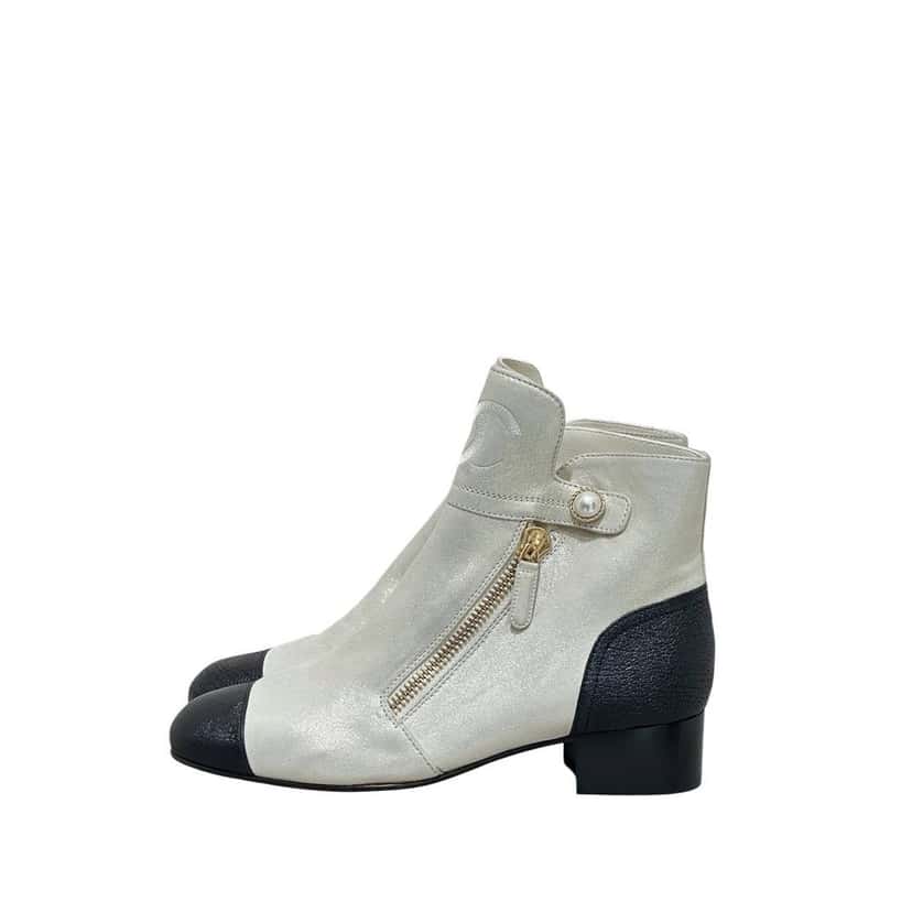 Chanel NWB Chanel Rare Cream, Black Gold PearlAnkle Boots Sz.40 Beige Leather Never worn - Front View