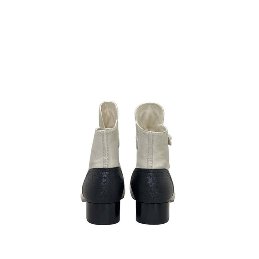 Chanel NWB Chanel Rare Cream, Black Gold PearlAnkle Boots Sz.40 Beige Leather Never worn - Box View