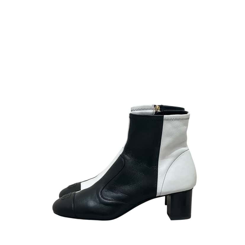 Chanel NWOB Chanel 20B Black & White Leather Ankle Boots - Sz 40.5 Pre-owned Black Leather Never worn - Front View