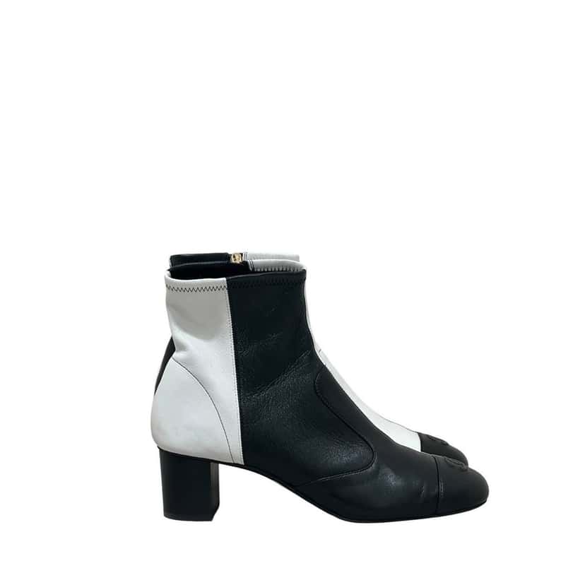 Chanel NWOB Chanel 20B Black & White Leather Ankle Boots - Sz 40.5 Pre-owned Black Leather Never worn - Back View