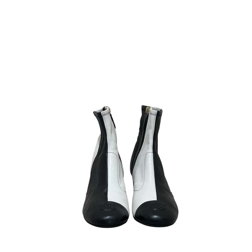 Chanel NWOB Chanel 20B Black & White Leather Ankle Boots - Sz 40.5 Pre-owned Black Leather Never worn - Inside View