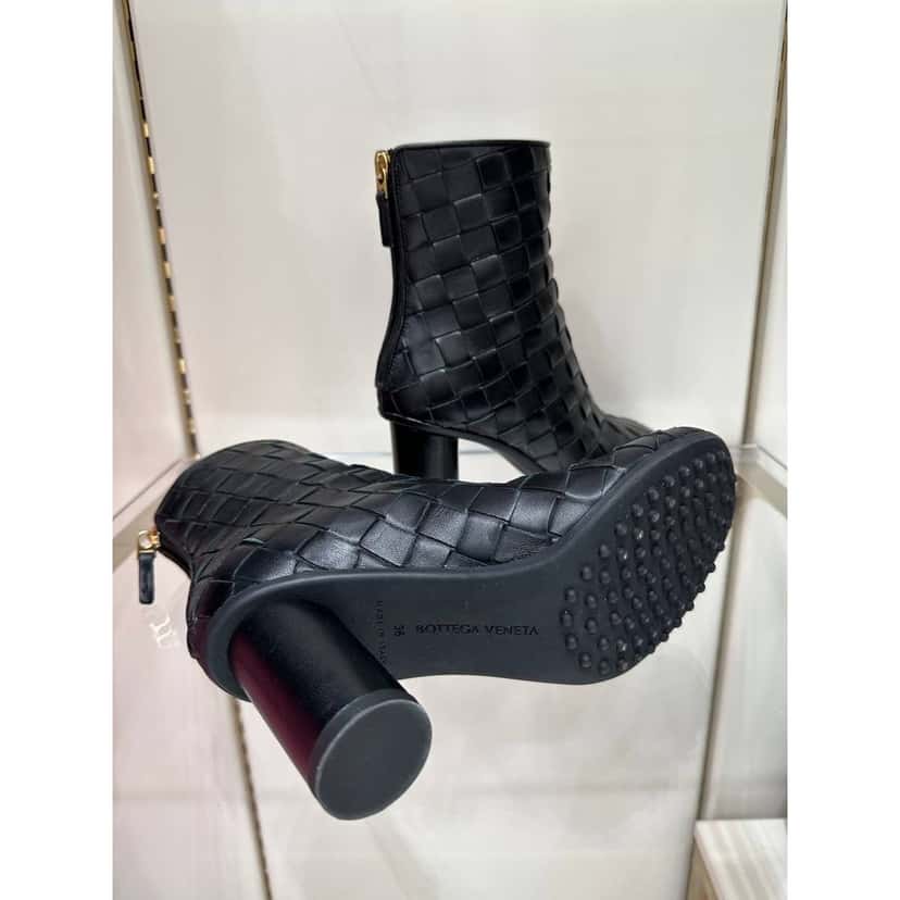 Bottega Veneta Bottega Veneta Intrecciato Black Leather Ankle Boots Sz.36 Pre-owned Black Leather Good condition - Model View