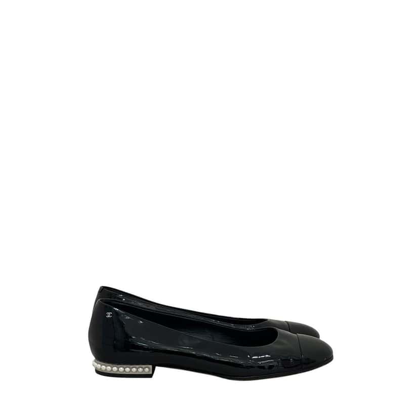 Chanel Chanel Black Patent Leather Pearl CC Heel Flats Sz.41 pre-owned Black Leather Good condition - Back View