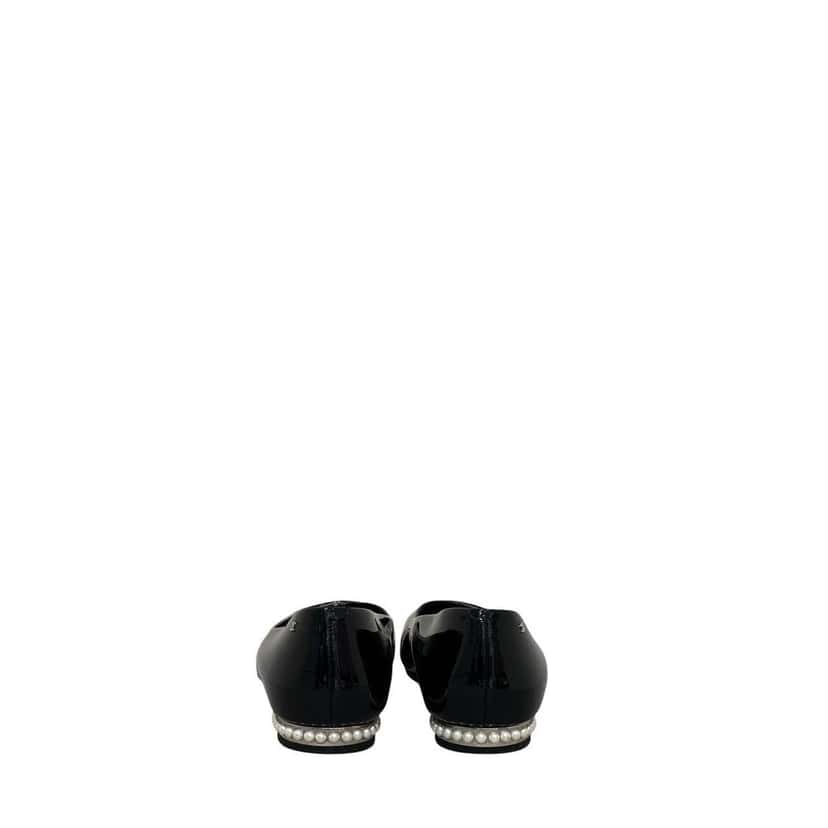 Chanel Chanel Black Patent Leather Pearl CC Heel Flats Sz.41 pre-owned Black Leather Good condition - Model View