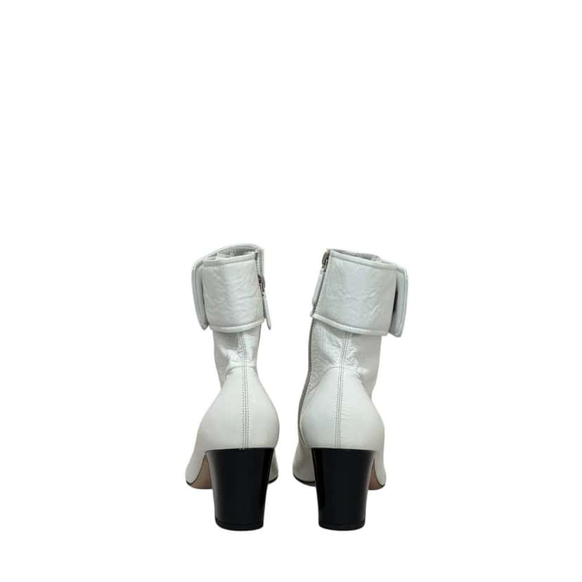 Chanel NWOB Chanel 2020 White Patent CC Ankle Boots, Size 41 Pre-owned White Leather Never worn - Model View