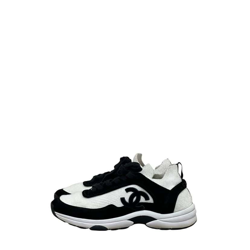 Chanel Chanel CC Logo White & Black Canvas Sneakers - Size 40 Pre-owned Black Canvas Good condition - Front View