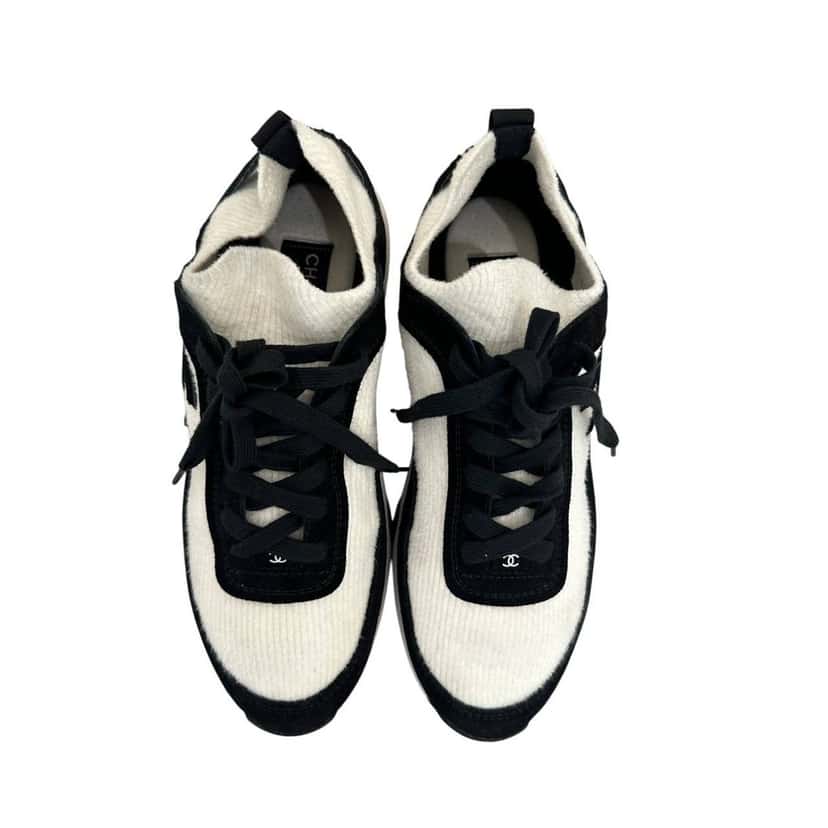Chanel Chanel CC Logo White & Black Canvas Sneakers - Size 40 Pre-owned Black Canvas Good condition - Inside View