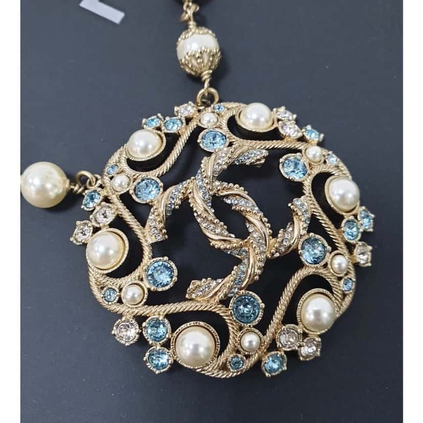 Chanel Chanel B19 Aquamarine Resin & Pearls Necklace Pre-owned Other Lace Good condition - Model View