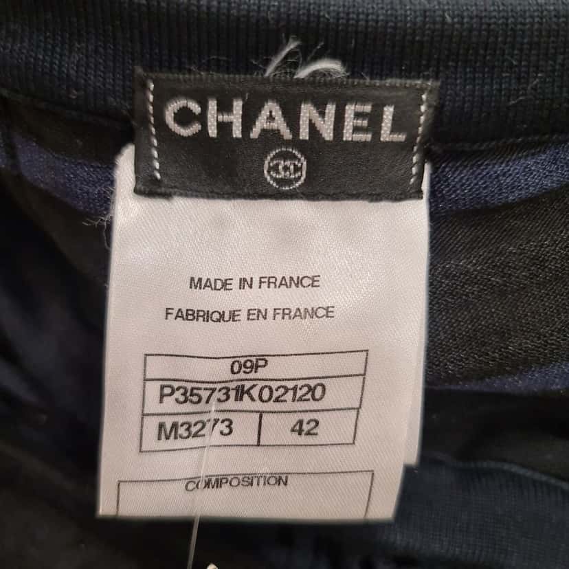 Chanel Chanel Navy Blue CC Patterned Skirt - FR 38 / US 6 Pre-owned Navy Denim Good condition - Model View