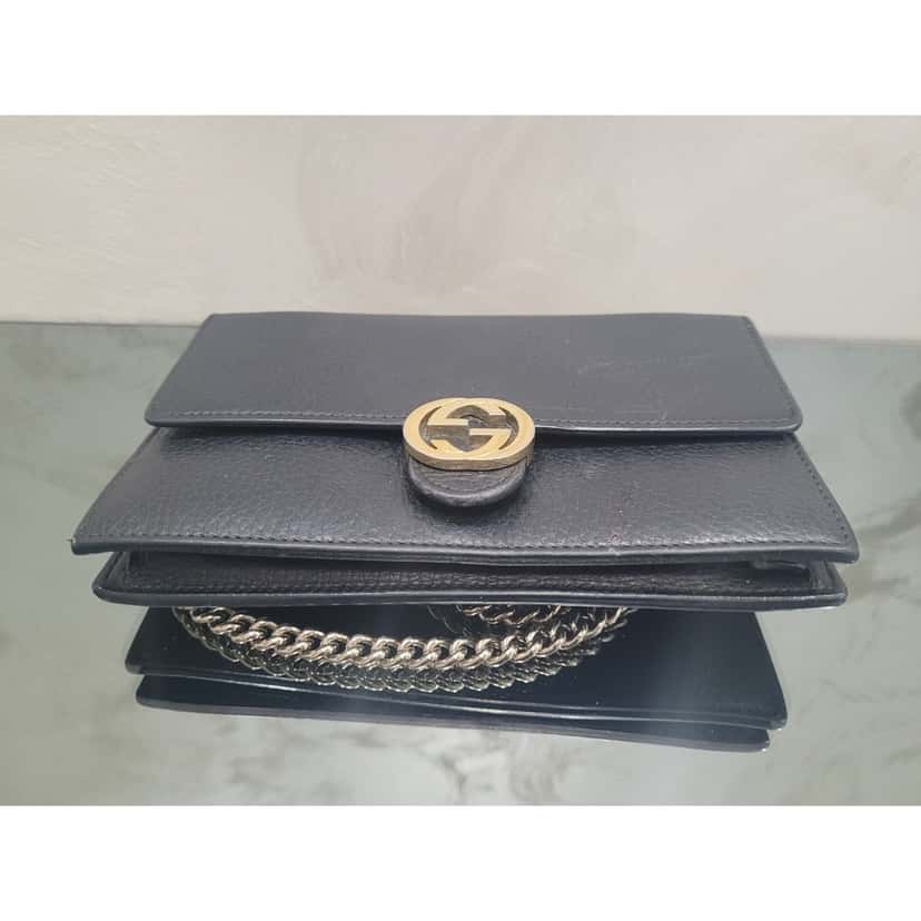 Gucci Gucci Interlocking G Black Leather Wallet on Chain Pre-owned Black Leather Good condition - Model View