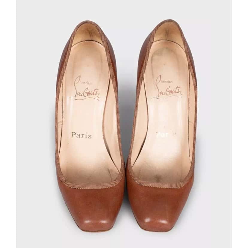 Christian Louboutin Christian Louboutin Brown Leather Pumps 35.5 pre-owned Brown Leather Good condition - Back View