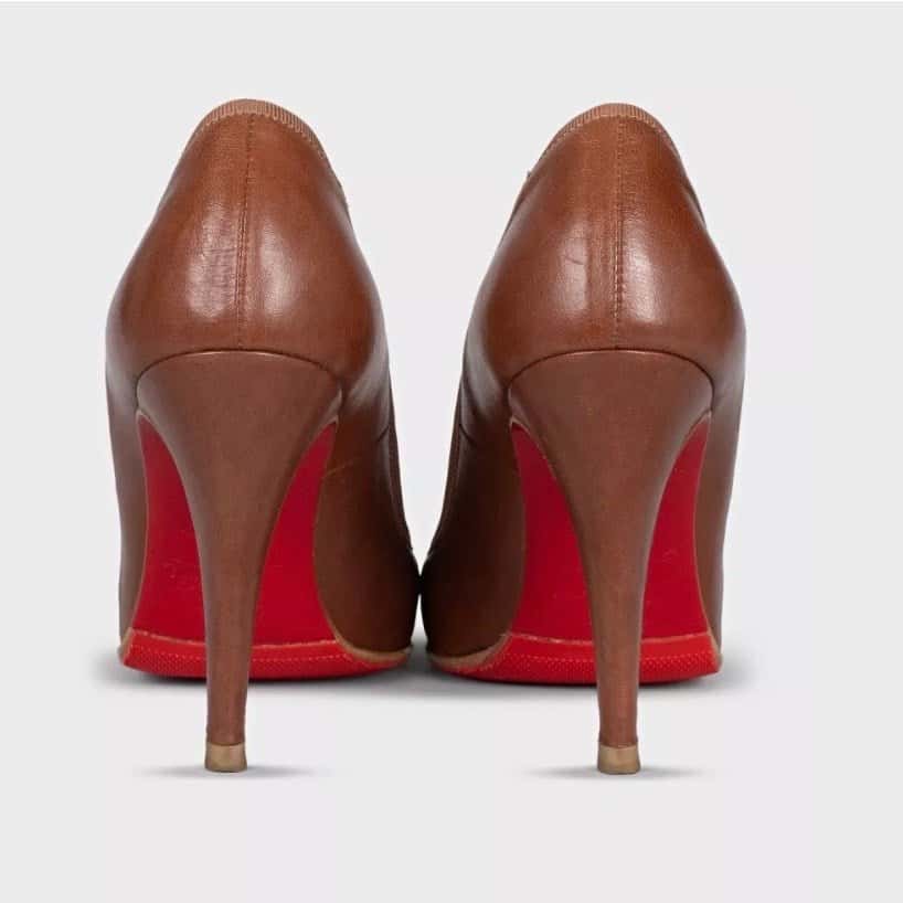 Christian Louboutin Christian Louboutin Brown Leather Pumps 35.5 pre-owned Brown Leather Good condition - Model View