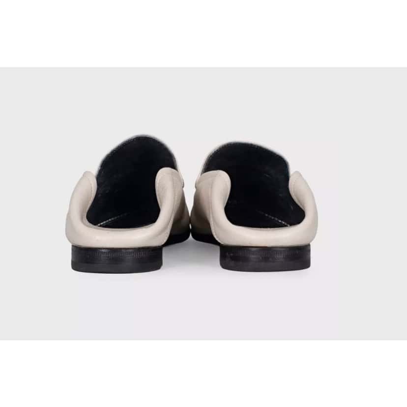 Gucci Gucci White Leather Loafers - Size 38 (US 8) Pre-owned White Leather Good condition - Model View