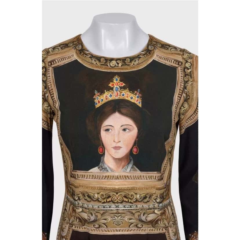 Dolce & Gabbana NWOT Dolce & Gabbana Renaissance Queen Print Midi Dress - IT42 / M Pre-owned Black Silk Never worn - Model View
