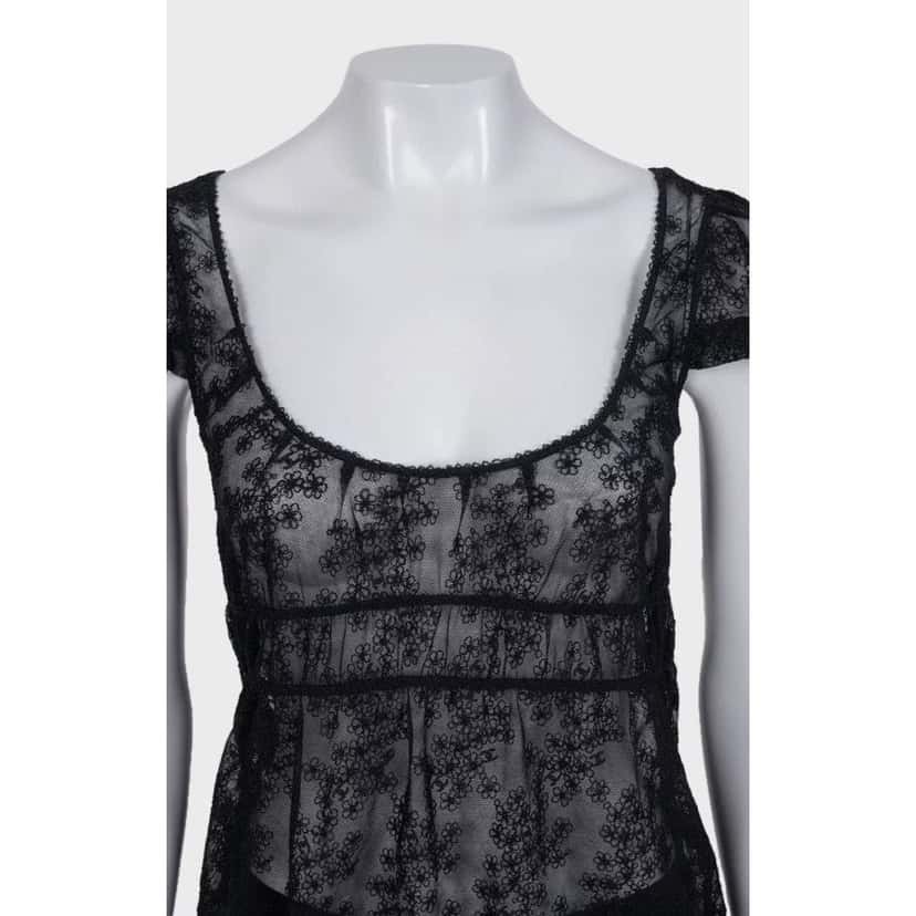 Chanel Chanel Elegant Black Lace Top with Bow - Size S / FR36 Pre-owned Black Lace Good condition - Model View