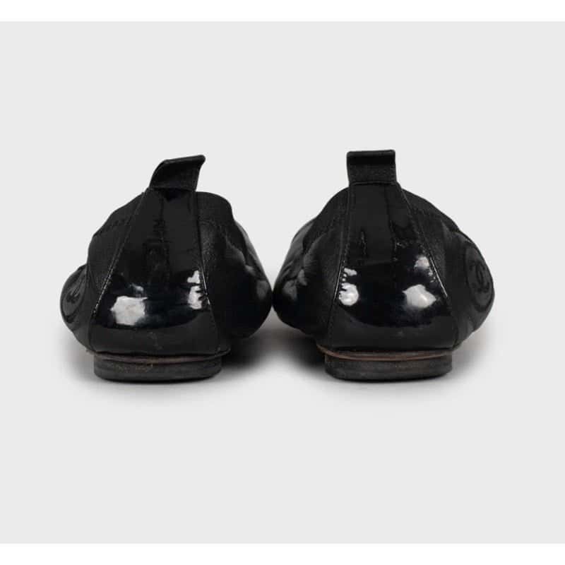 Chanel Chanel Black Leather Ballerina Flats with Patent Toe sz.38 Pre-owned Black Leather Good condition - Model View